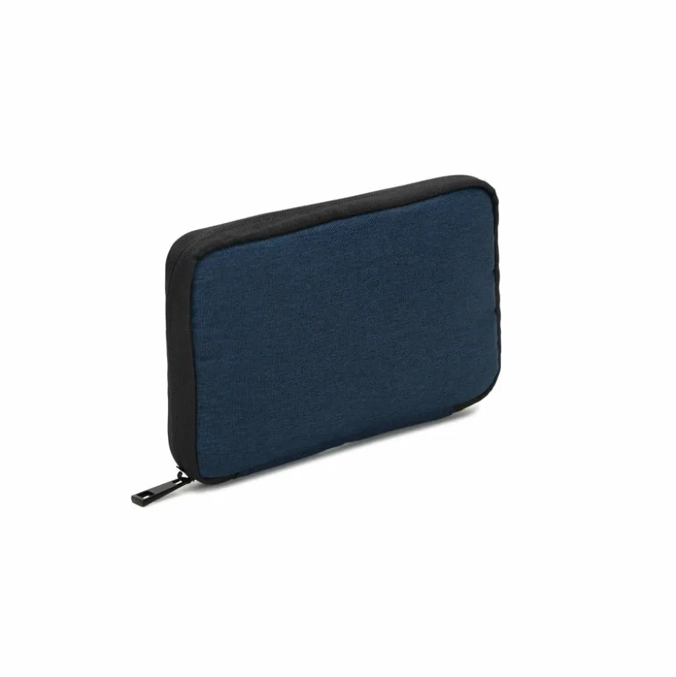 Sacoche en polyester recyclé haute densité 600D avec compartiment principal spacieux pour les accessoires technologiques - Egotier 92574